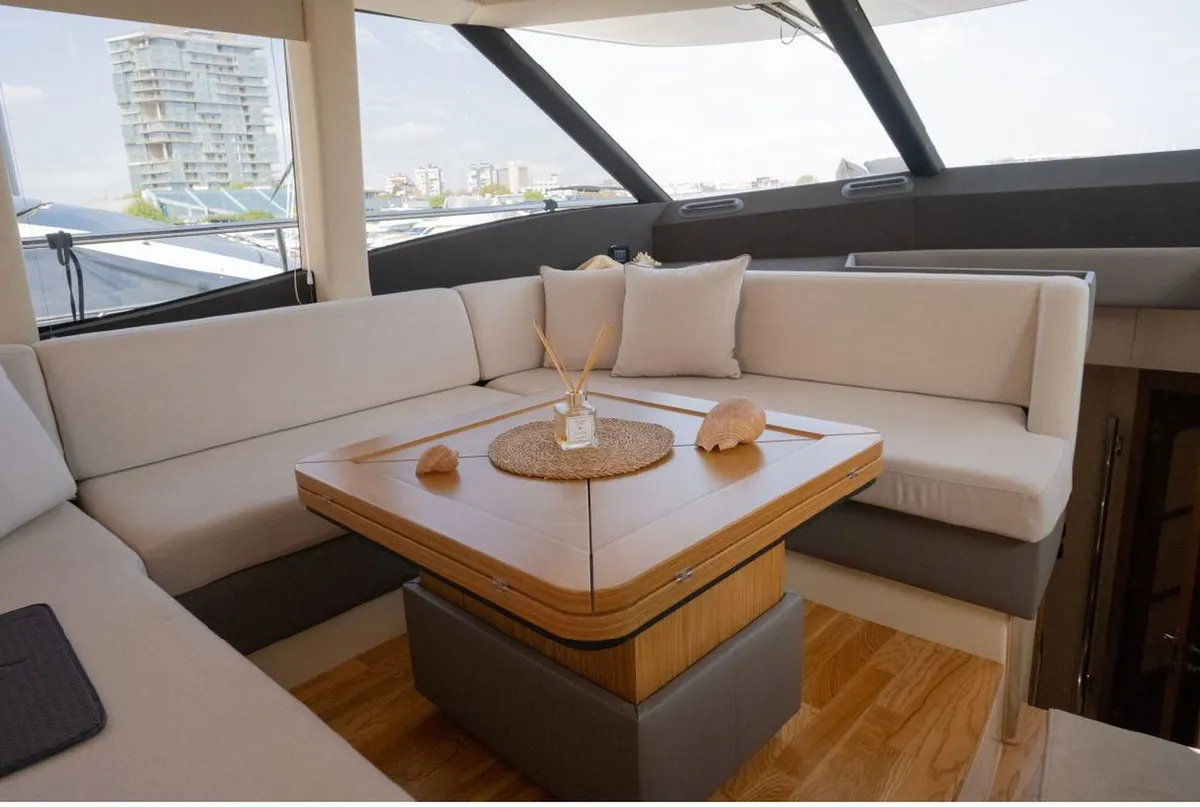 Azimut Magellano 53 — Interior photo 2