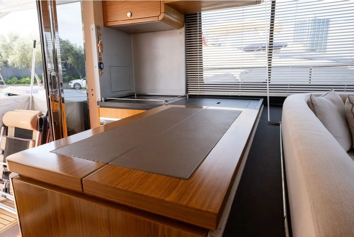Azimut Magellano 53 — Interior photo 3