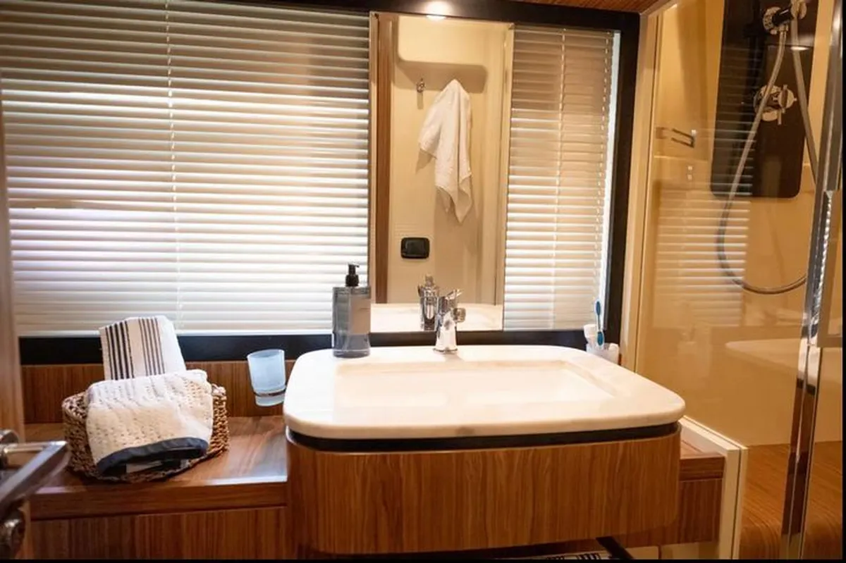 Azimut Magellano 53 — Interior photo 11