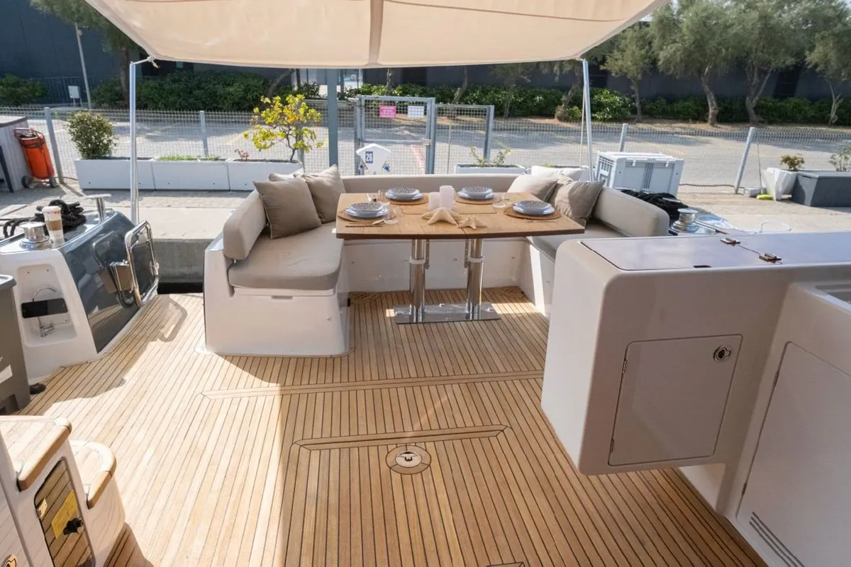 Azimut Magellano 53 — Exterior photo 3