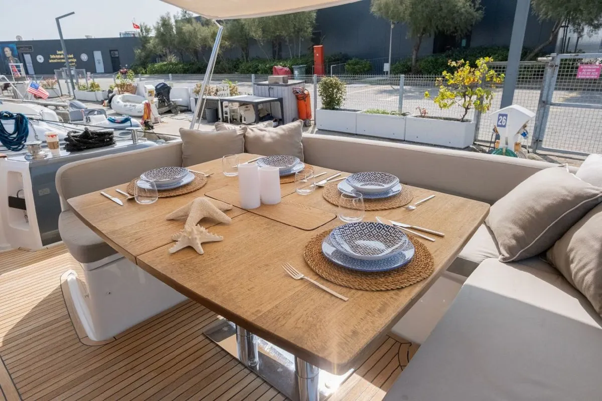 Azimut Magellano 53 — Exterior photo 4