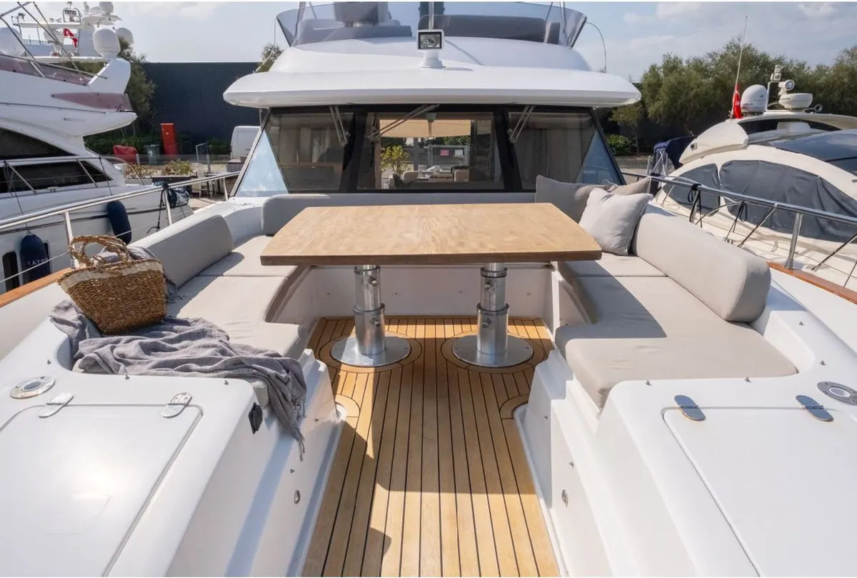 Azimut Magellano 53 — Exterior photo 8