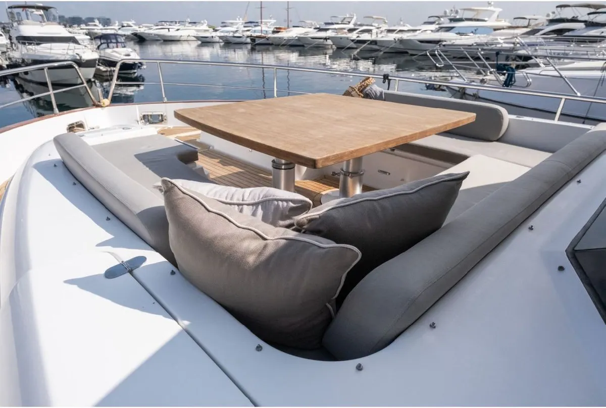 Azimut Magellano 53 — Exterior photo 9
