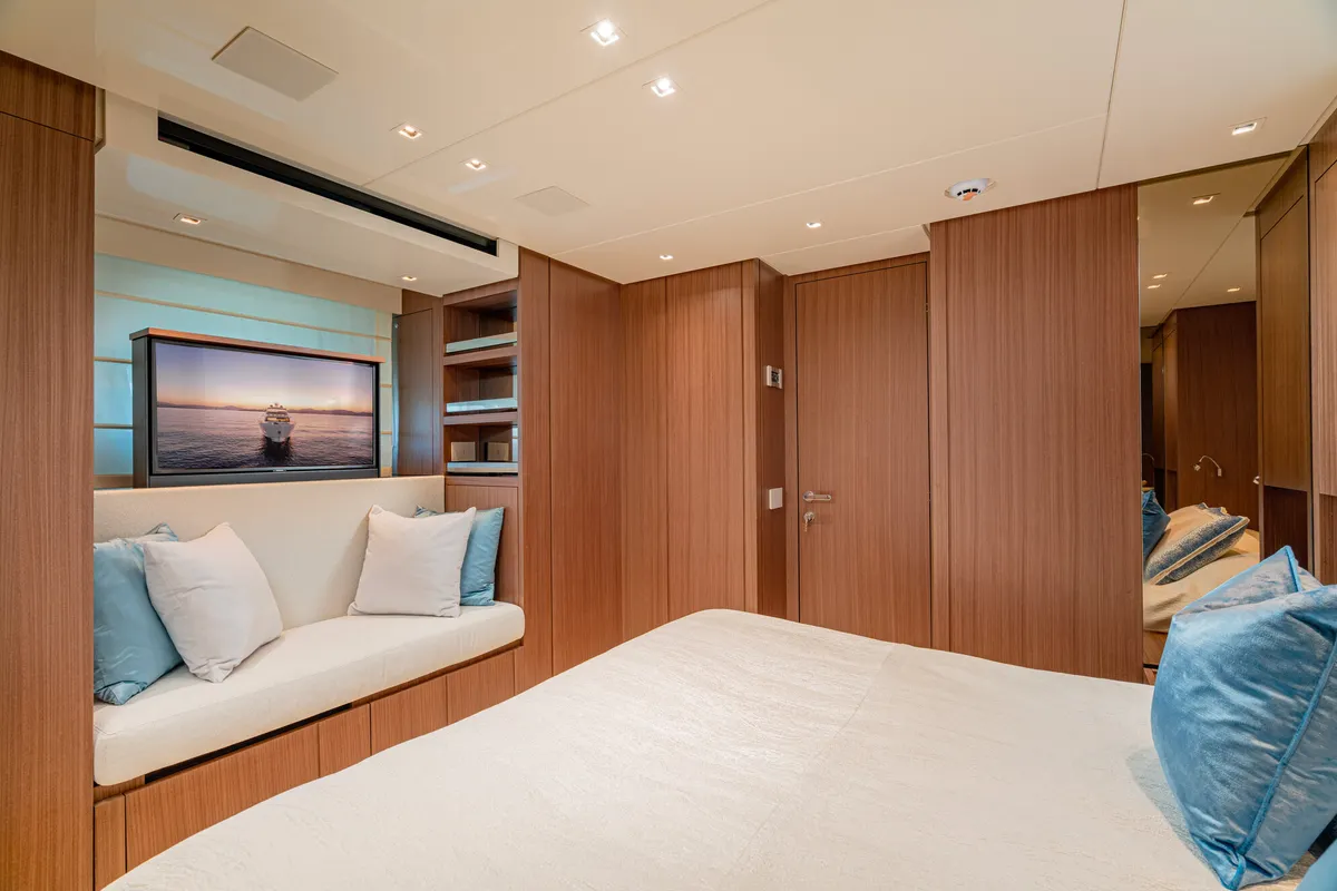 Firefly — Interior photo 2