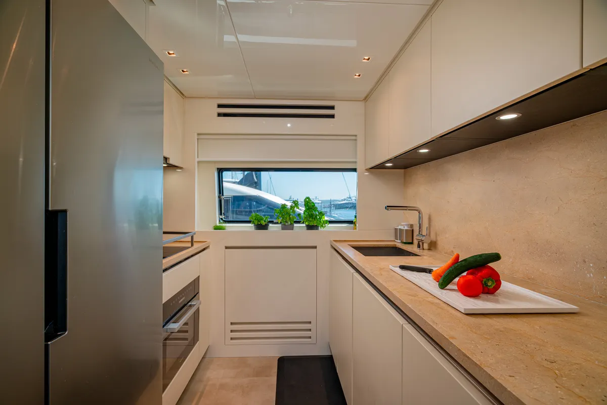 Firefly — Interior photo 8