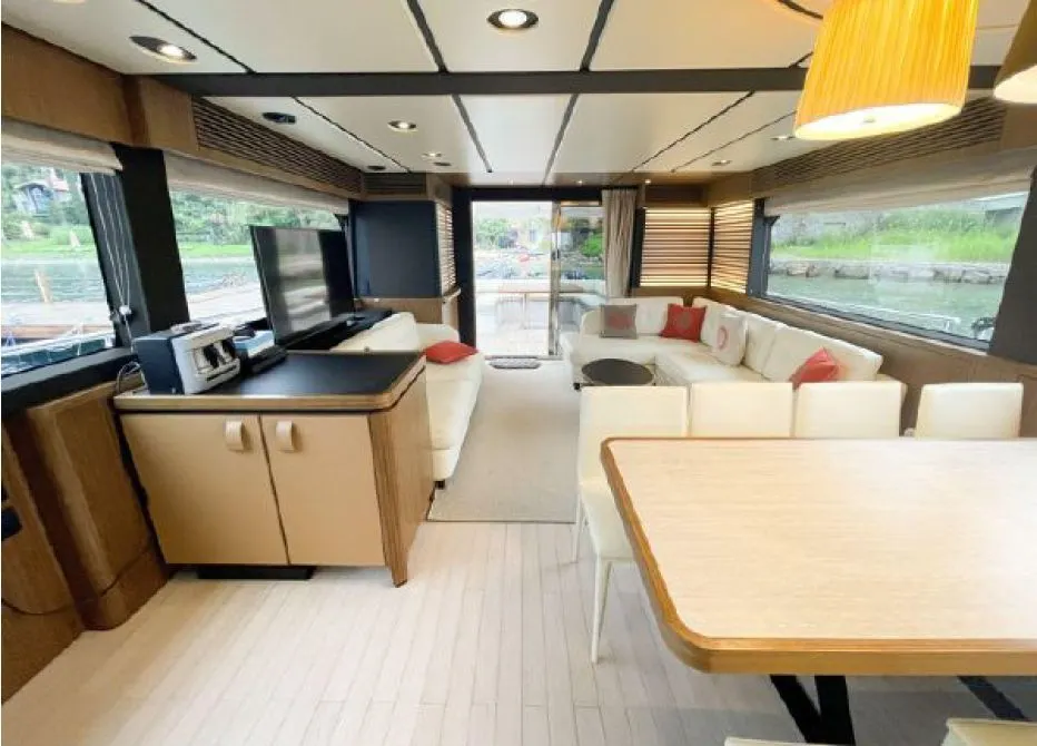 Azimut Magellano 66 (020) — Interior photo 1