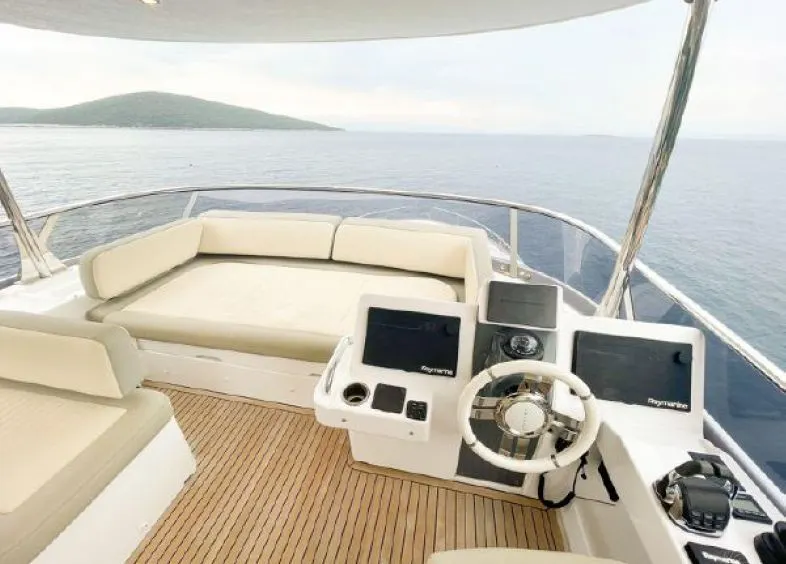 Azimut Magellano 66 (020) — Exterior photo 2