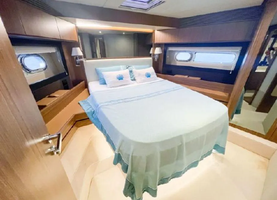 Azimut Magellano 66 (020) — Interior photo 13
