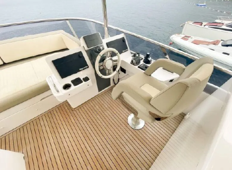 Azimut Magellano 66 (020) — Exterior photo 3