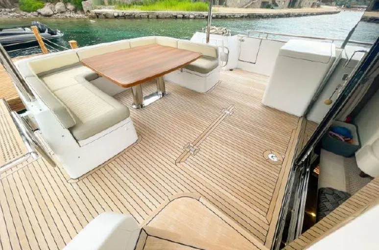 Azimut Magellano 66 (020) — Exterior photo 4