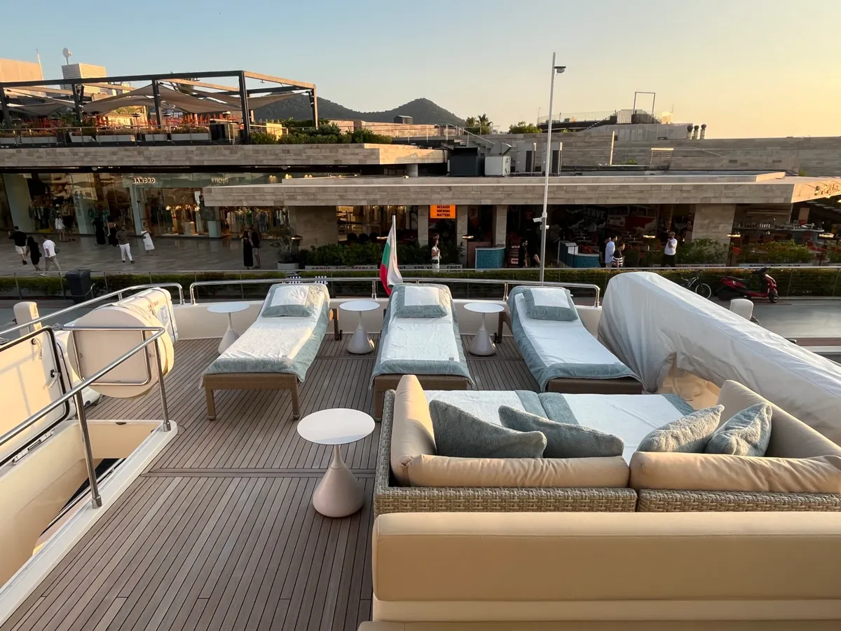 White Swan — Exterior photo 3