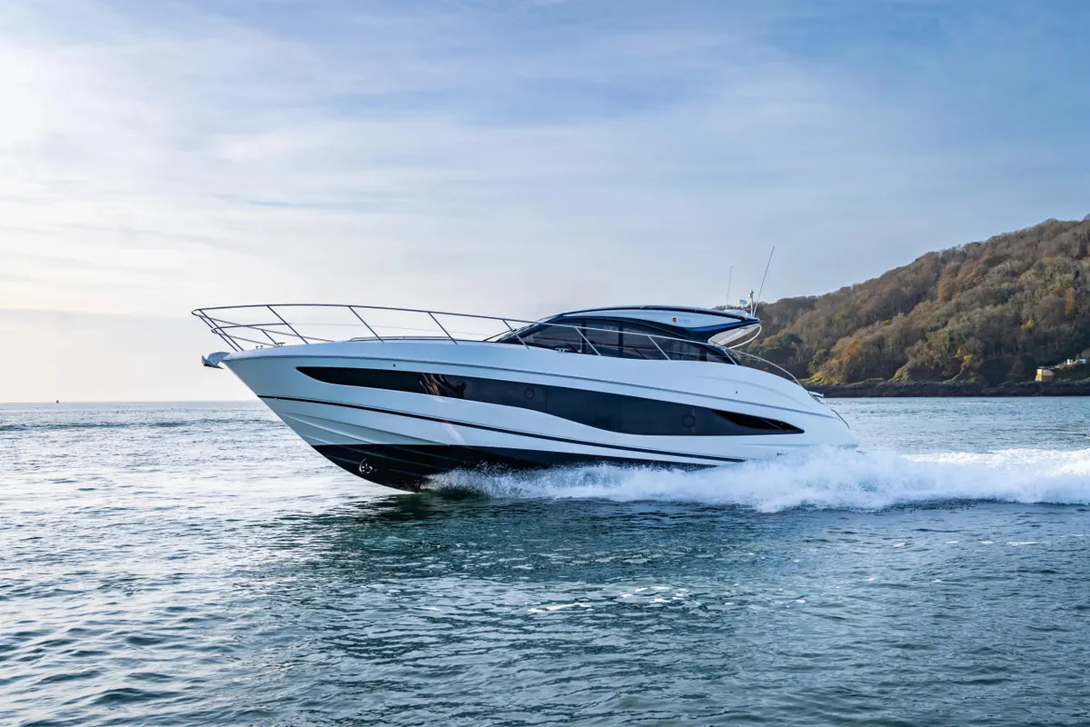 Princess V40 — Exterior photo 9