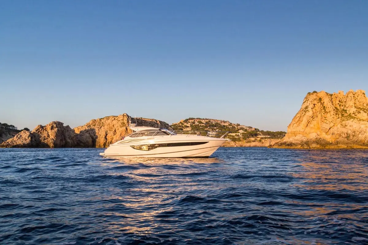 Princess V40 — Exterior photo 3