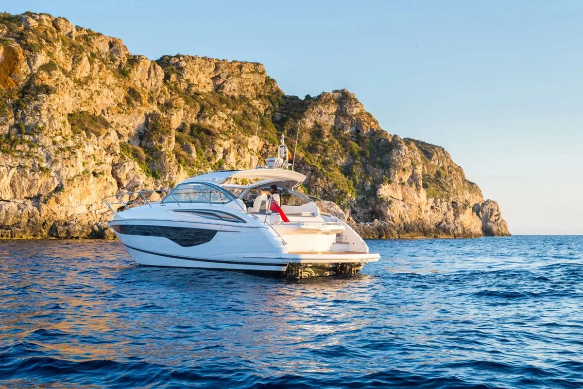 Princess V40 — Exterior photo 4
