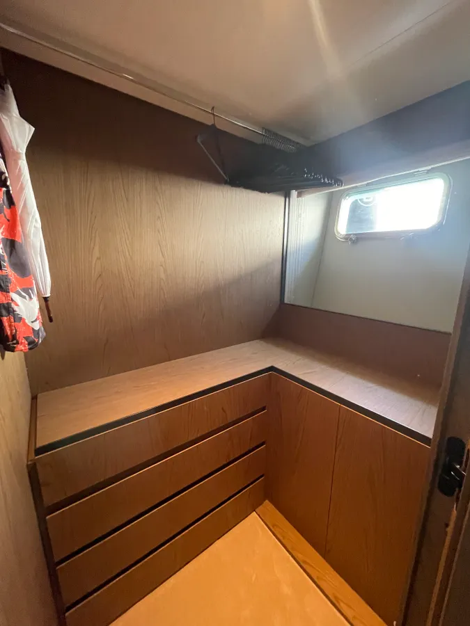 Bluegame BGX60 — Interior photo 18
