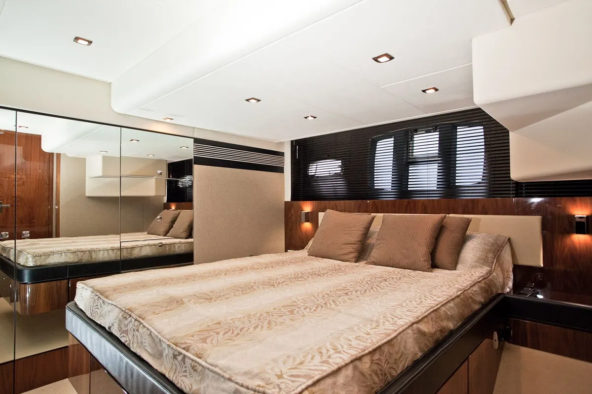 Fairline Squadron 55 (2009) — Interior photo 3