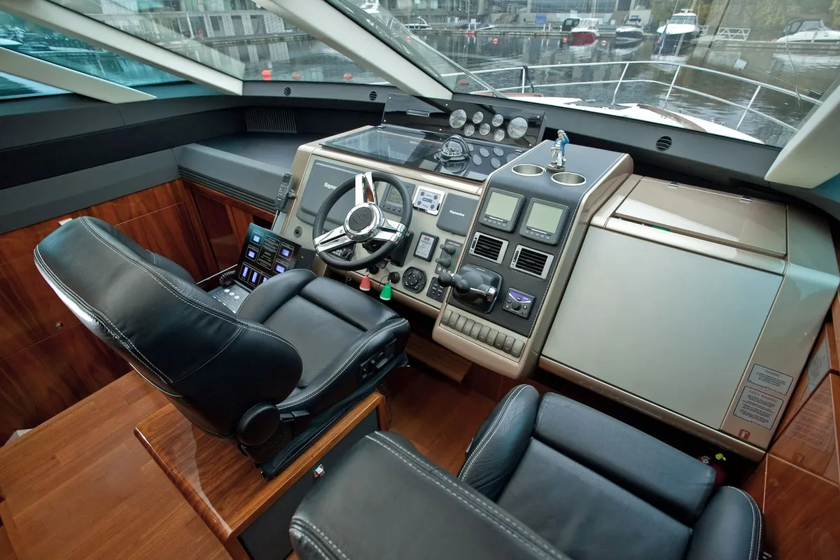 Fairline Squadron 55 (2009) — Interior photo 5