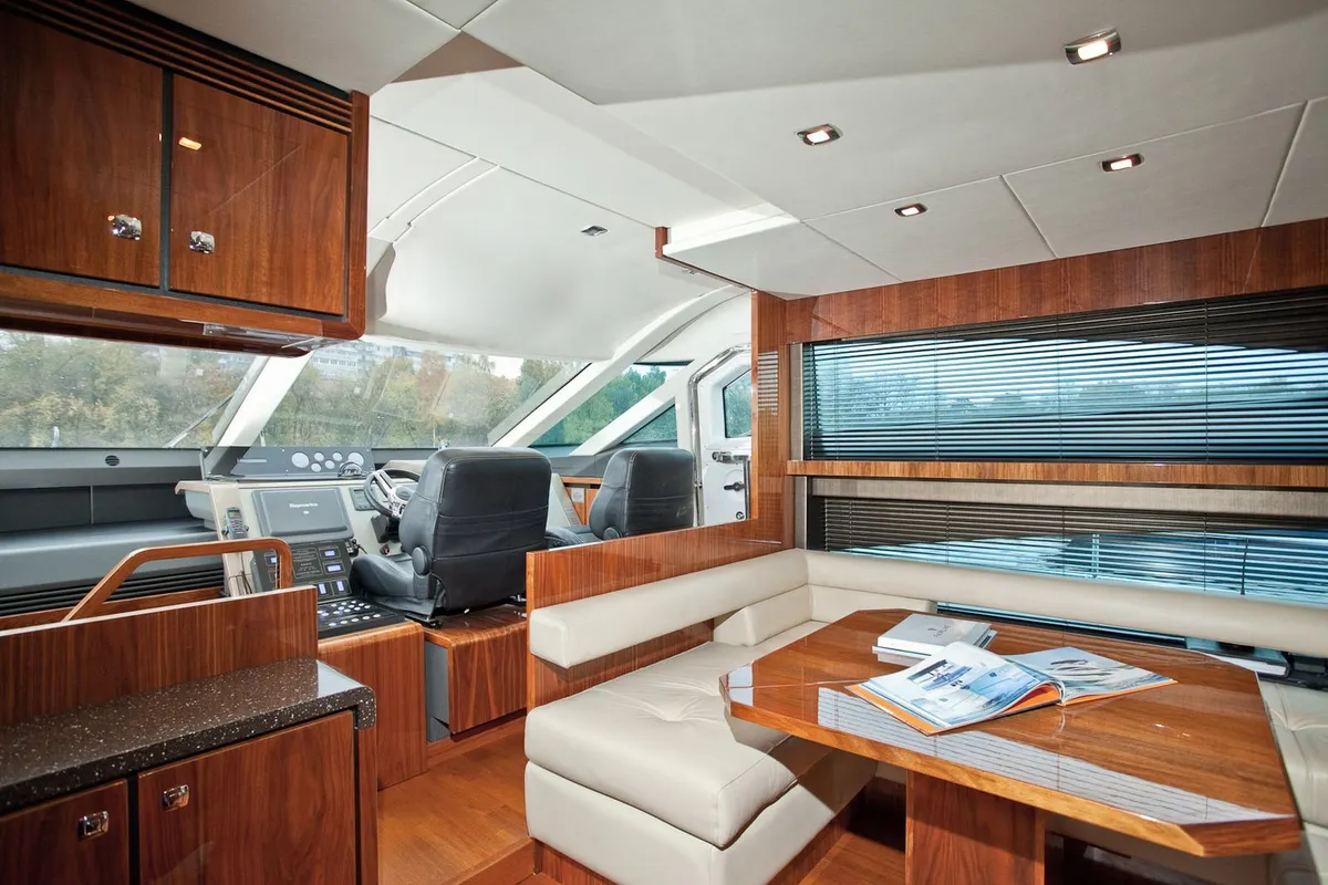 Fairline Squadron 55 (2009) — Interior photo 6