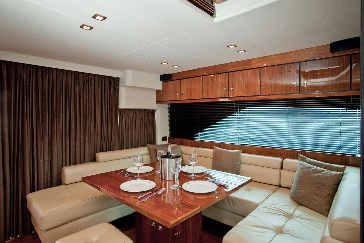 Fairline Squadron 55 (2009) — Interior photo 8