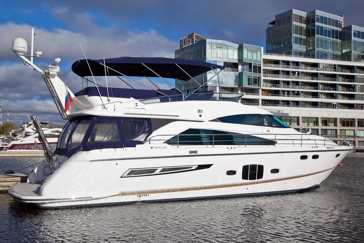 Fairline Squadron 55 (2009) — Exterior photo 2