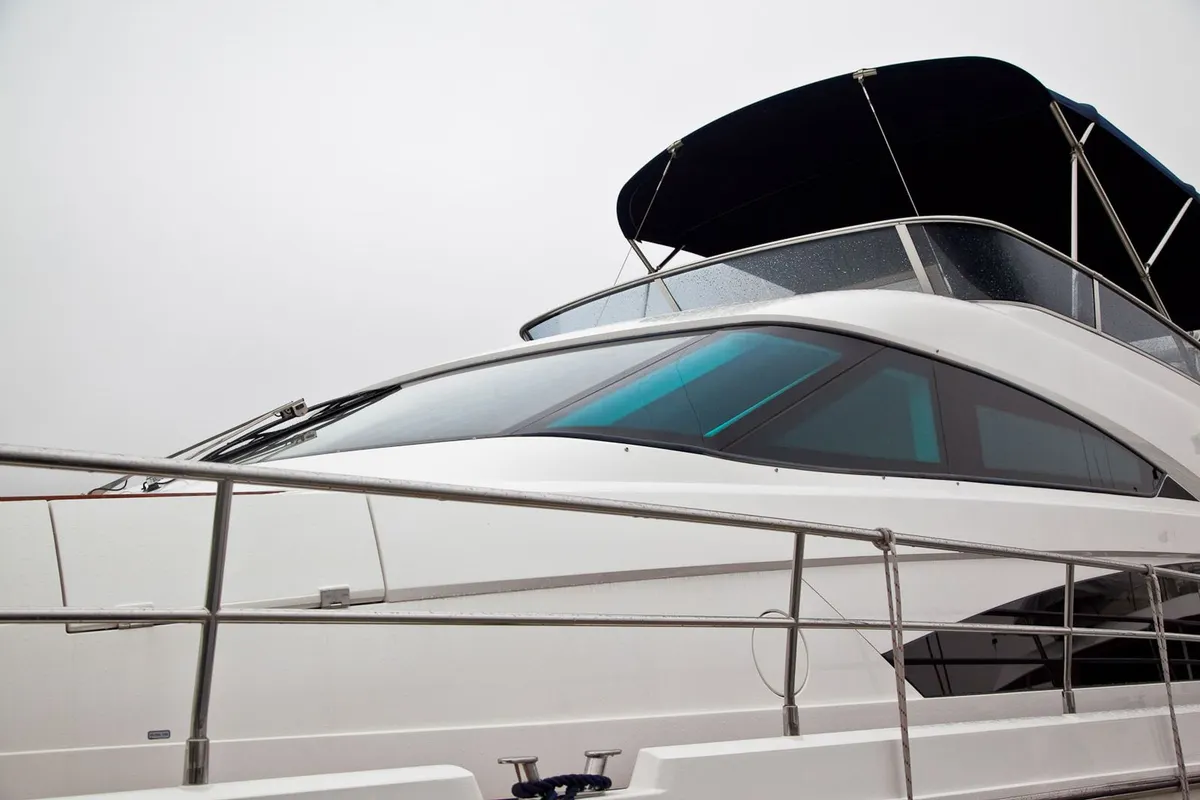 Fairline Squadron 55 (2009) — Exterior photo 7