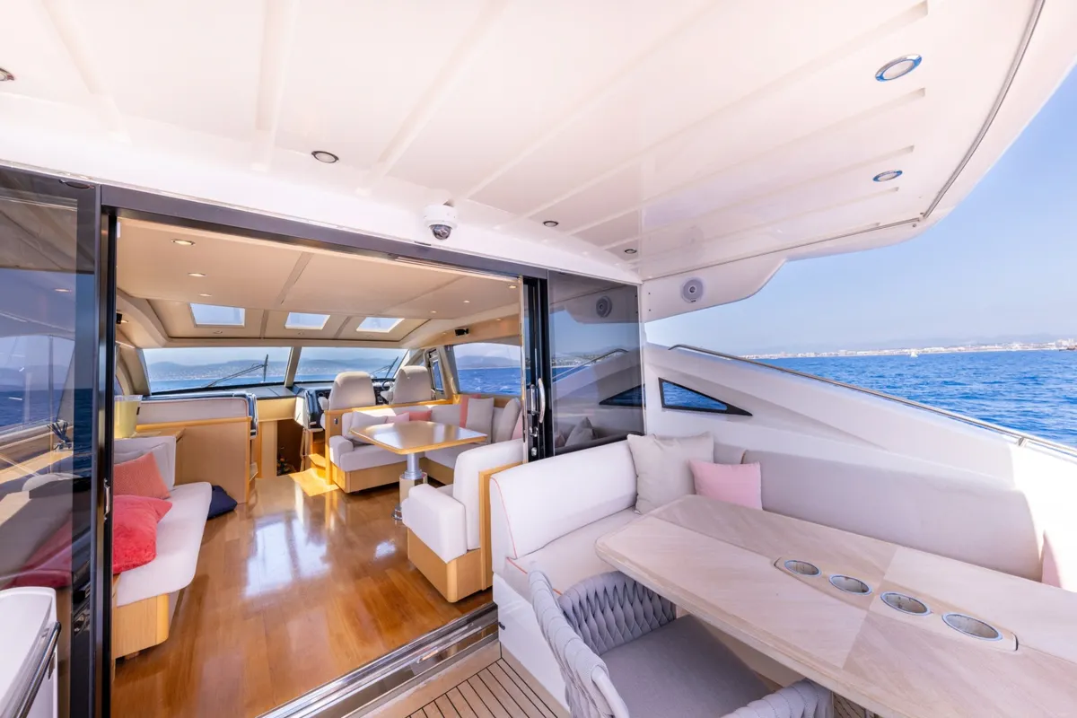 Princess V70 — Exterior photo 11