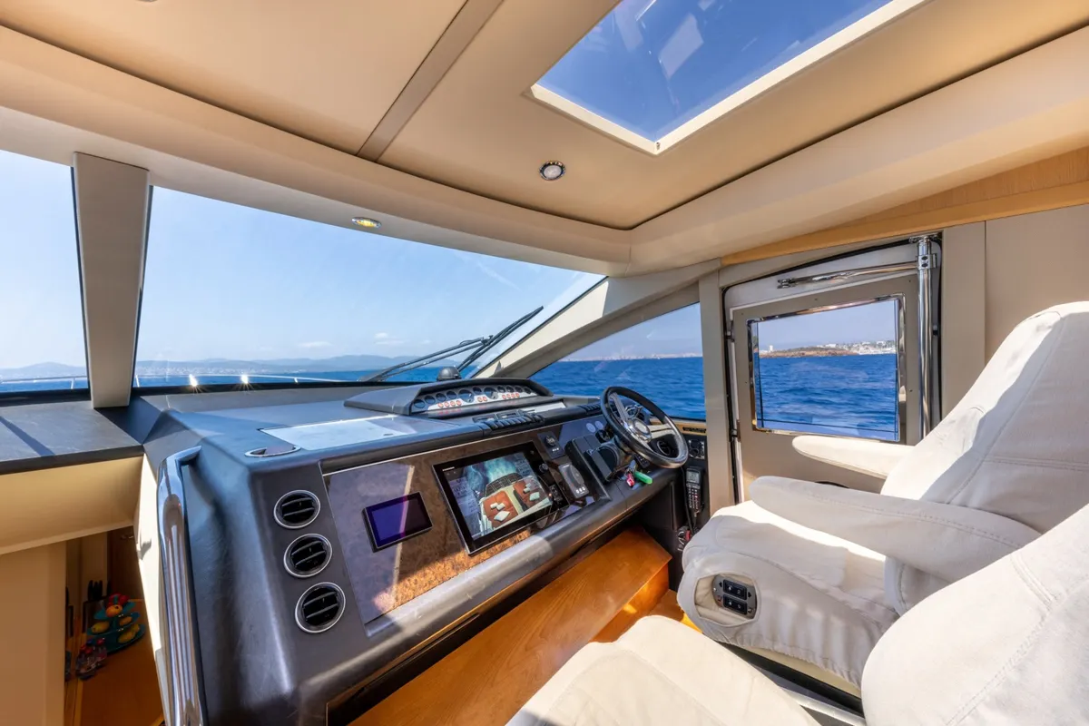Princess V70 — Exterior photo 15