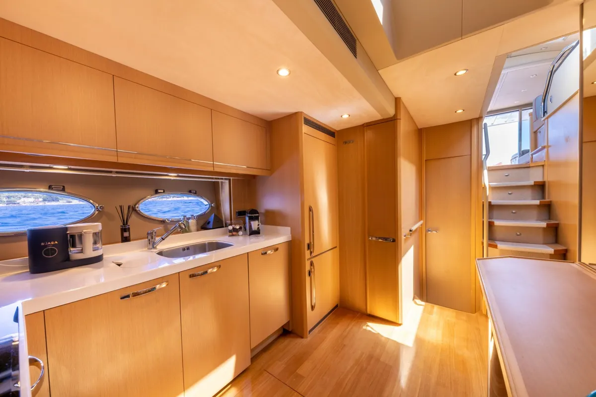 Princess V70 — Exterior photo 16