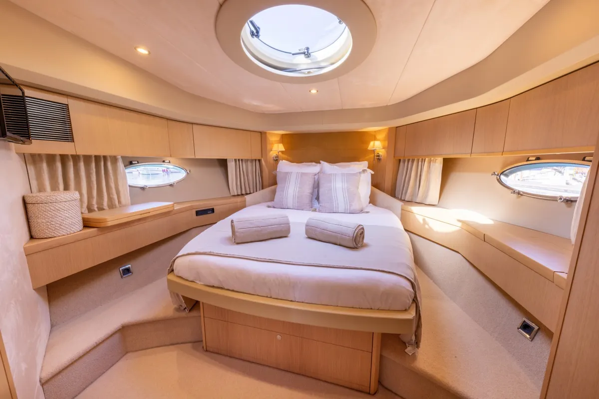 Princess V70 — Exterior photo 18