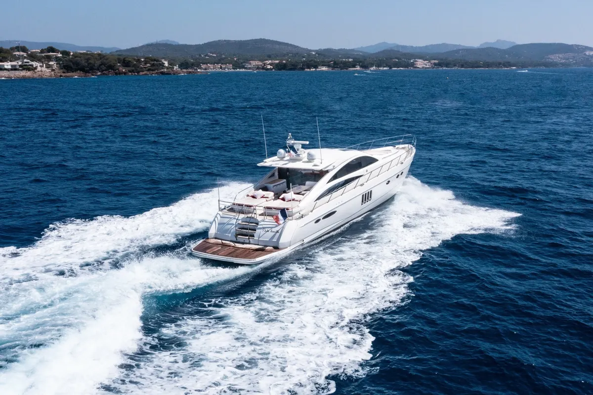 Princess V70 — Exterior photo 2
