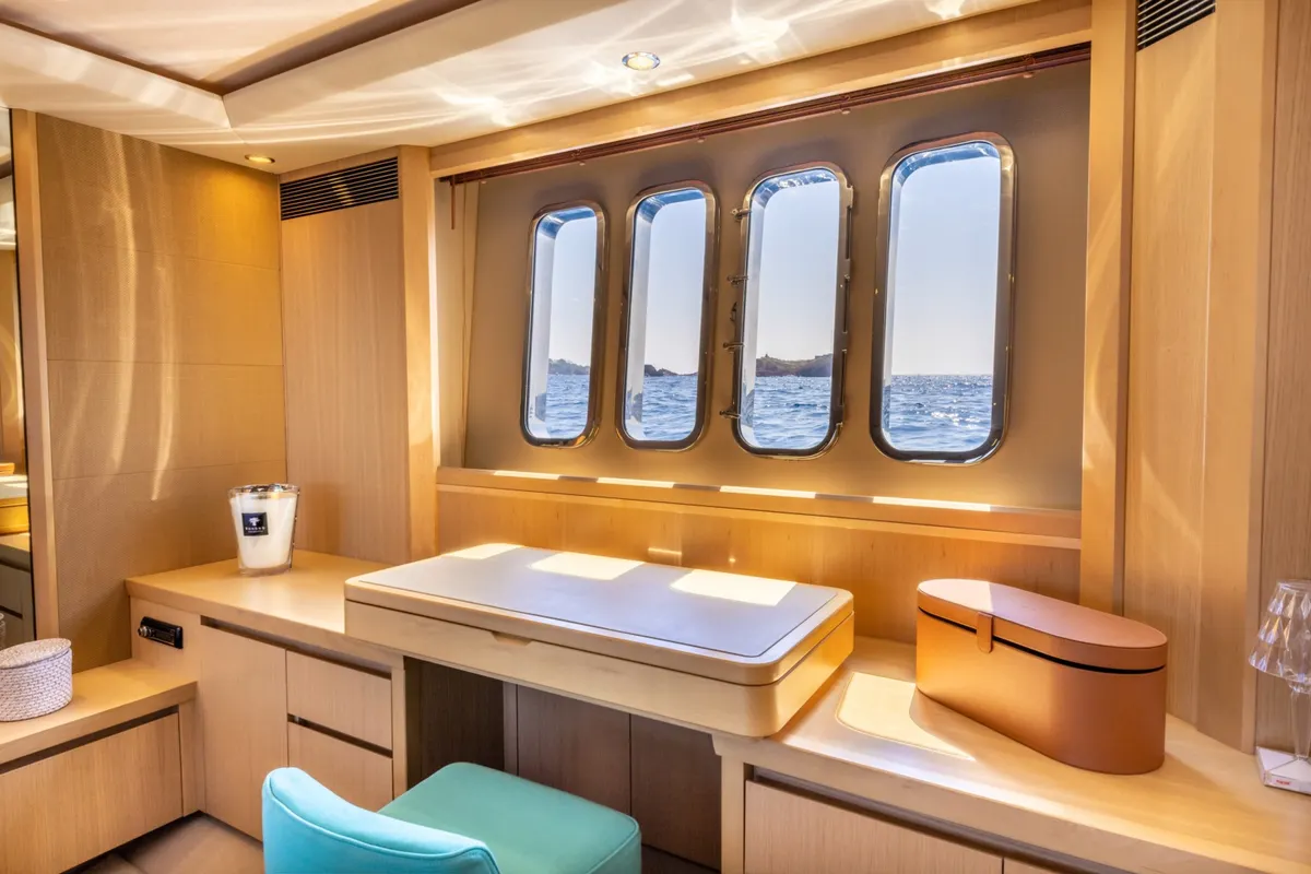 Princess V70 — Exterior photo 23