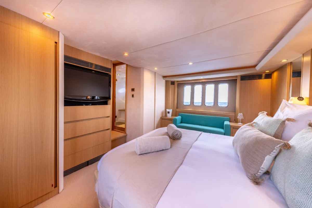 Princess V70 — Exterior photo 24