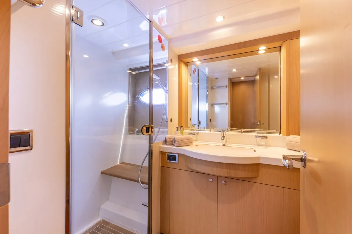 Princess V70 — Exterior photo 25