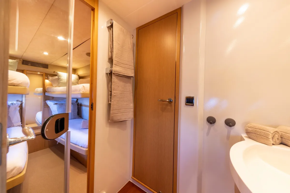 Princess V70 — Exterior photo 27