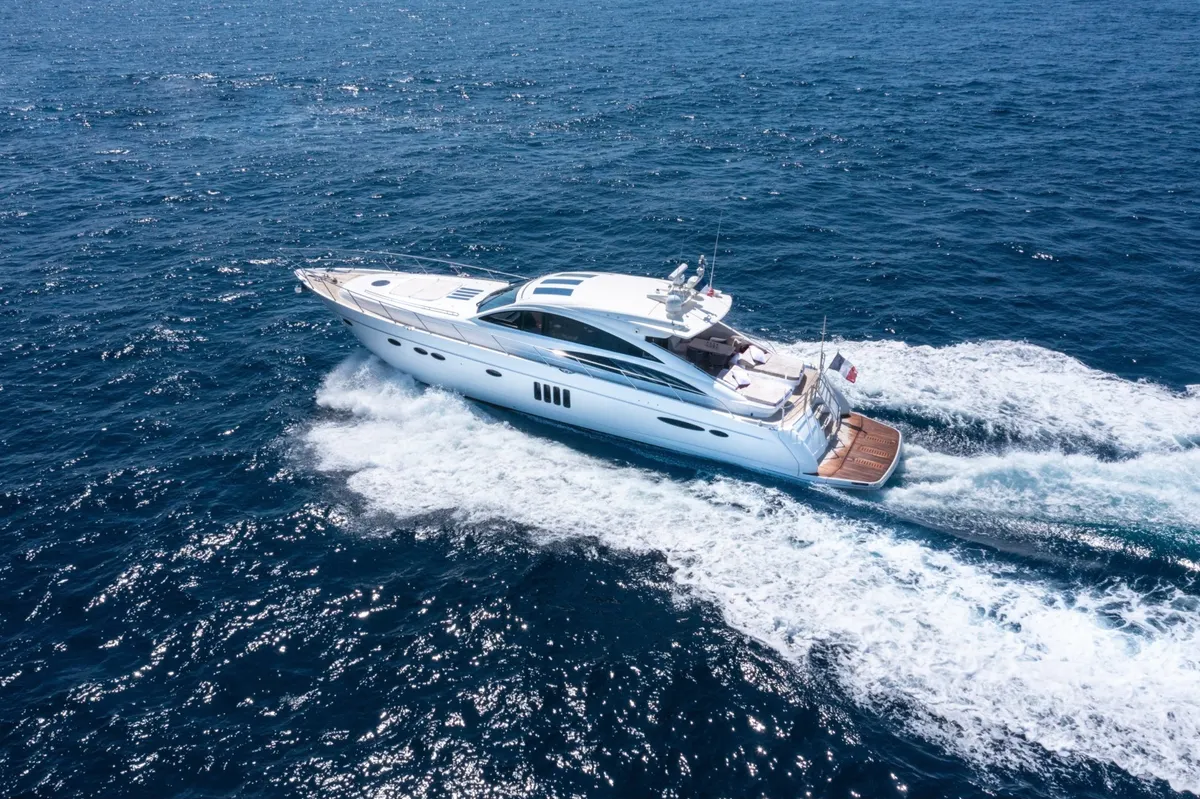 Princess V70 — Exterior photo 3