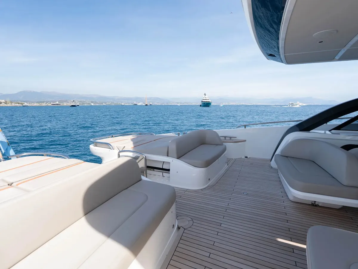 Princess S80 — Exterior photo 7