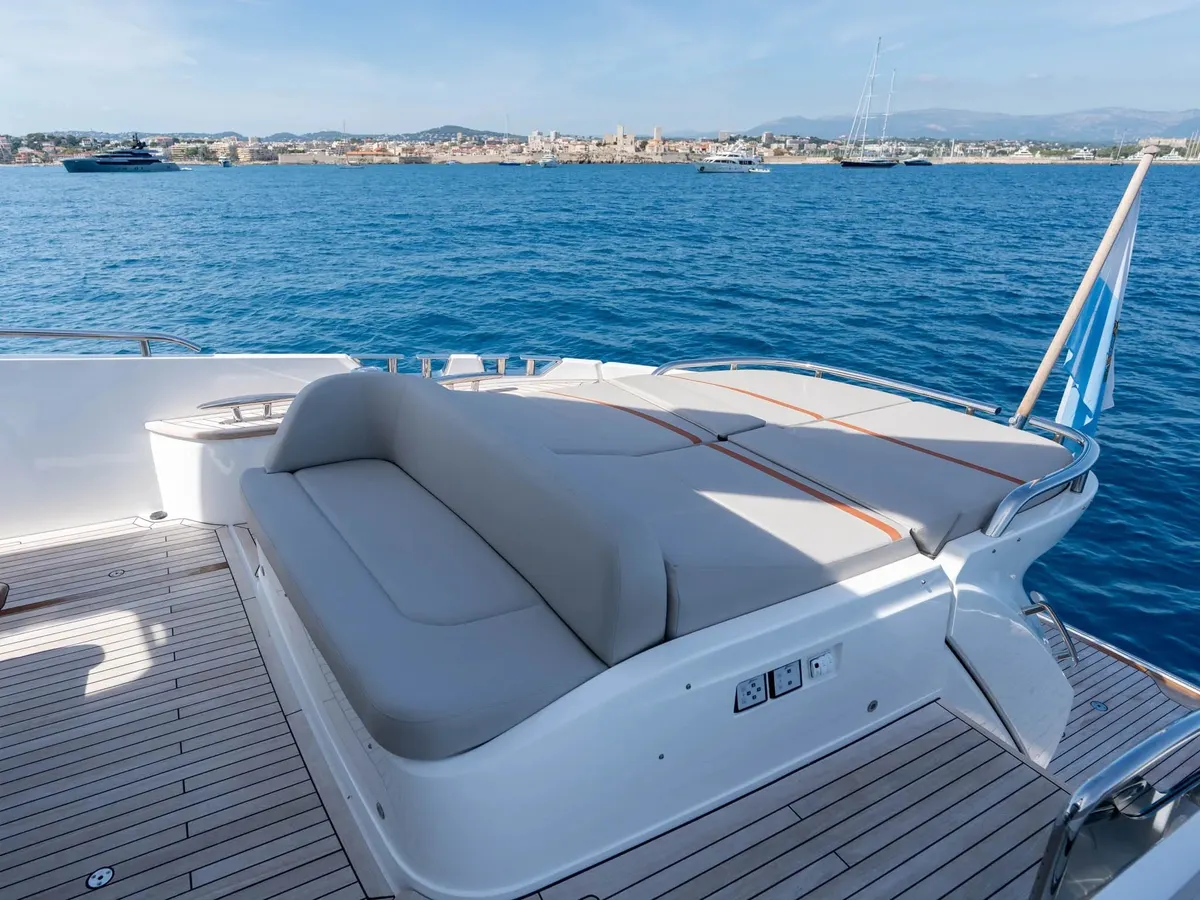 Princess S80 — Exterior photo 8