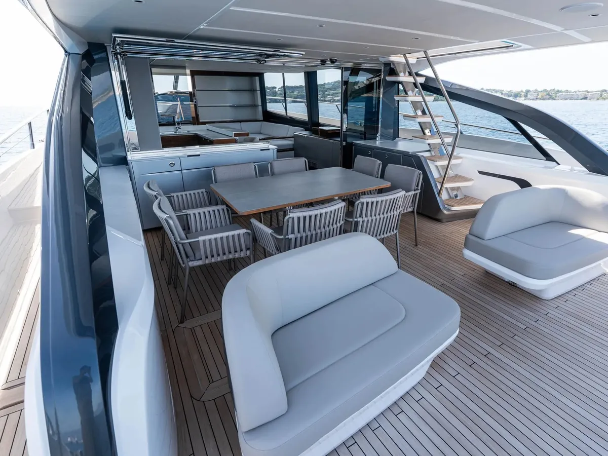 Princess S80 — Exterior photo 9