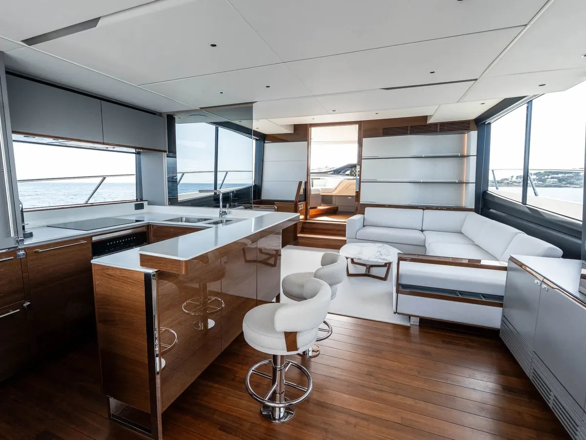 Princess S80 — Interior photo 17