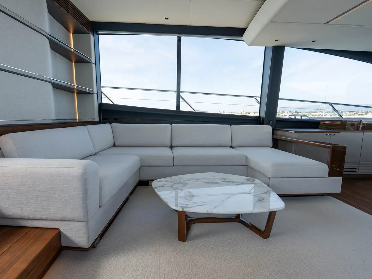 Princess S80 — Interior photo 19