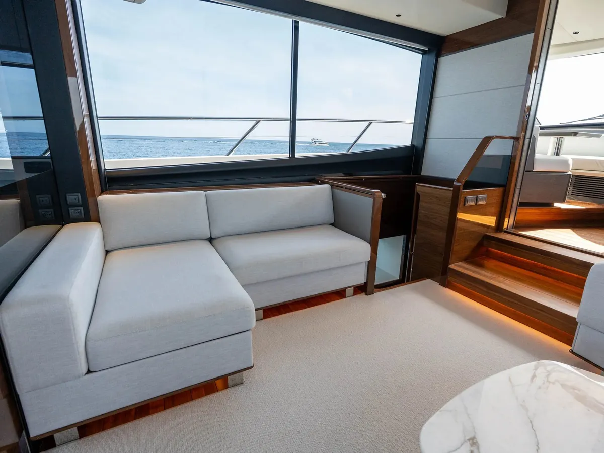 Princess S80 — Interior photo 21