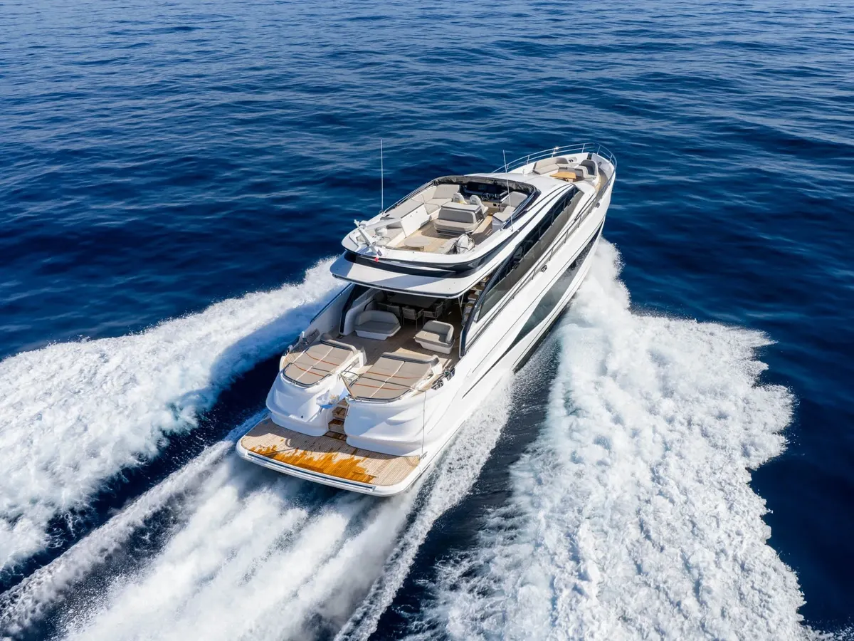 Princess S80 — Exterior photo 2