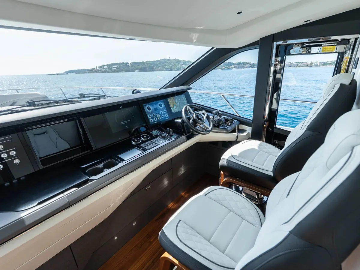 Princess S80 — Exterior photo 11