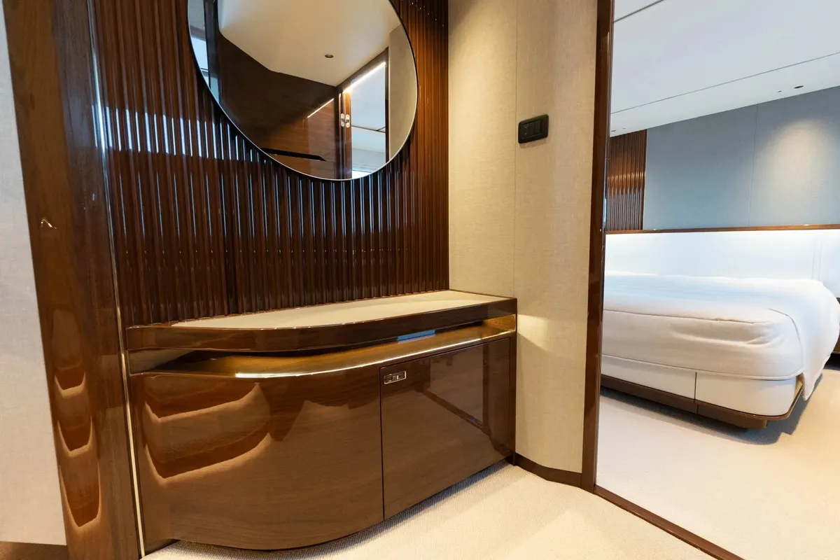 Princess S80 — Interior photo 2