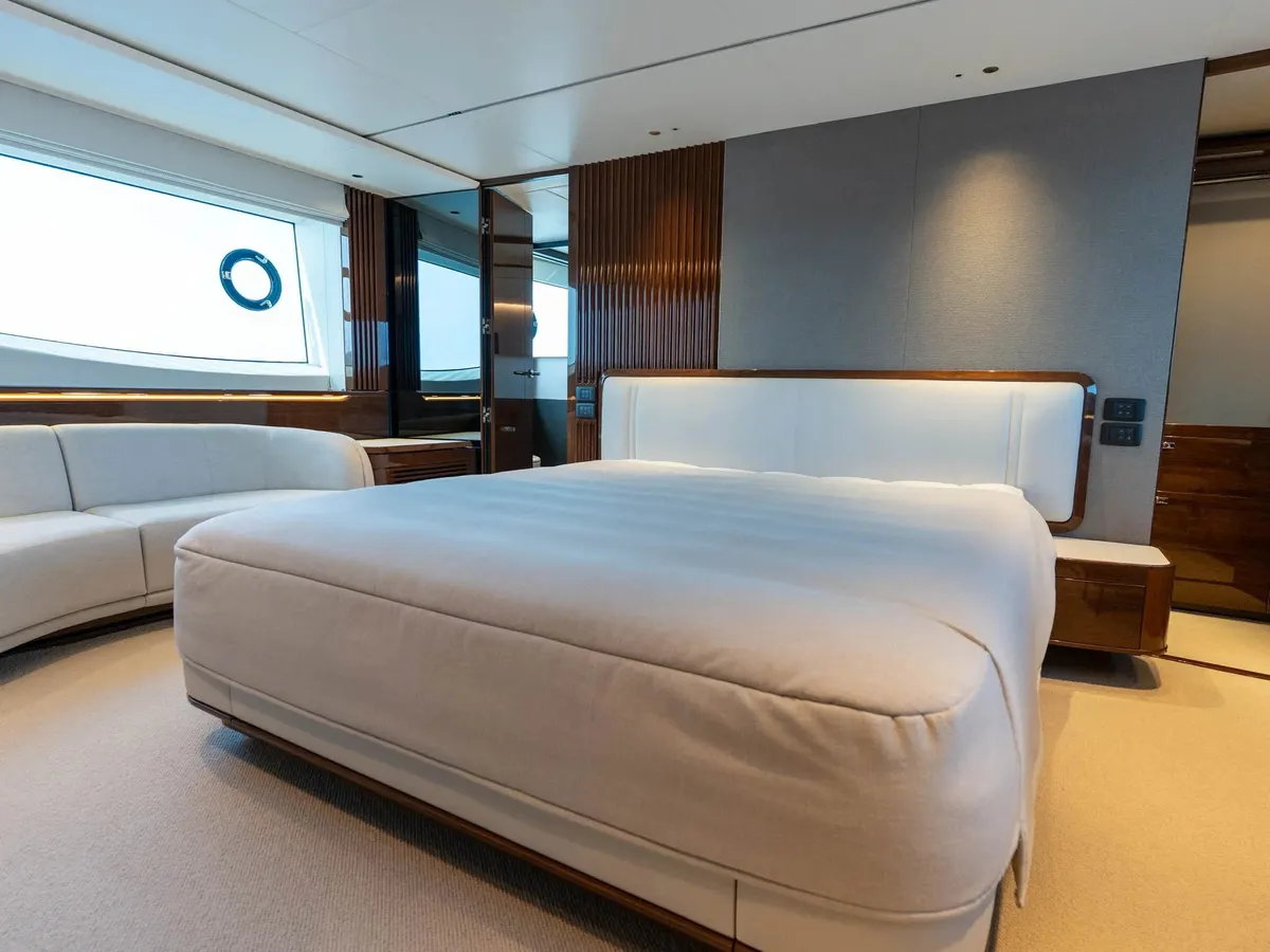 Princess S80 — Interior photo 3