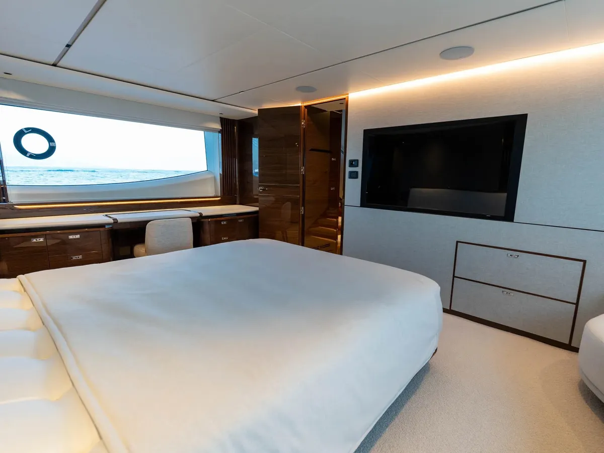 Princess S80 — Interior photo 5