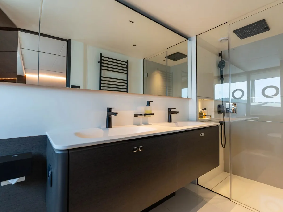 Princess S80 — Interior photo 7