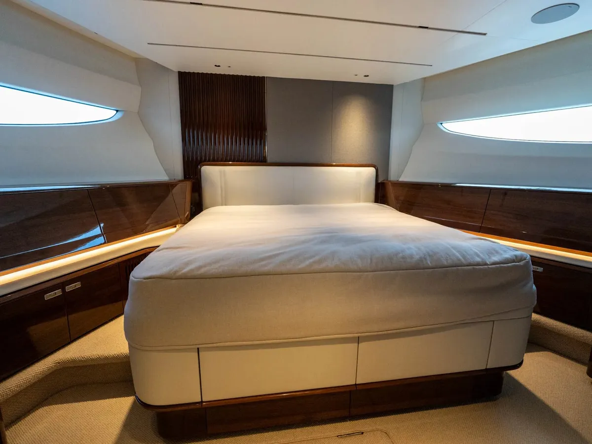 Princess S80 — Interior photo 12