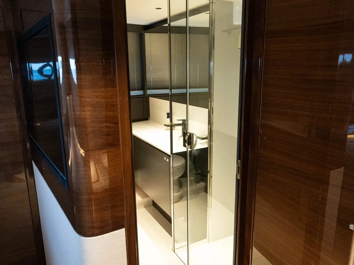 Princess S80 — Interior photo 15
