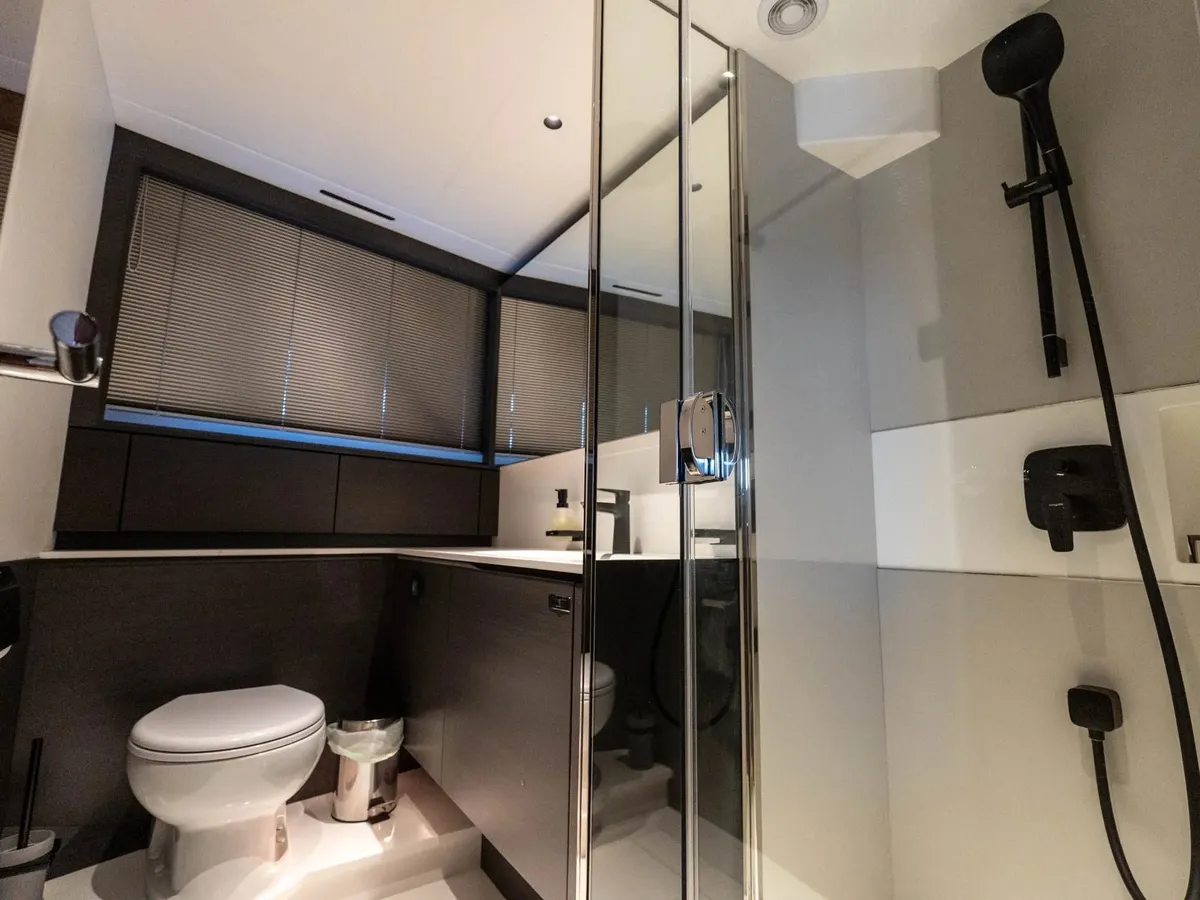 Princess S80 — Interior photo 16